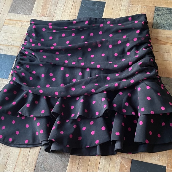 Brand new large dynamite skirt - Picture 1 of 4